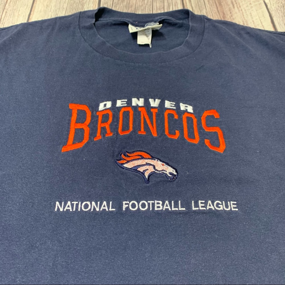 Vintage Denver Broncos Embroidered T-shirt size XL